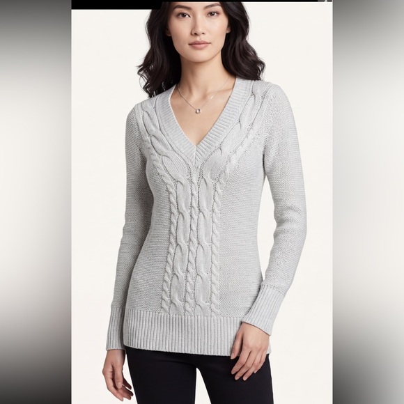 Old Navy Sweaters - Old Navy Women's Medium Light Gray V-Neck Sweater Cable Knit Rabbit Hair Blend